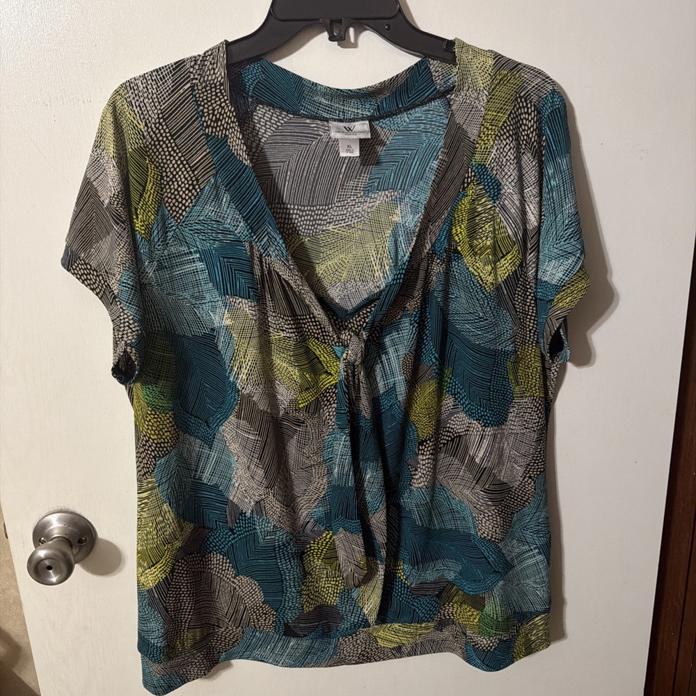 Ladies Top Size XL Worthington V - Neck with Tie Short Sleeve